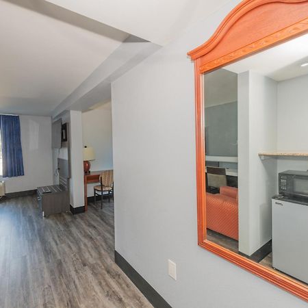 Jamestown Inn & Suites リバーデイル エクステリア 写真