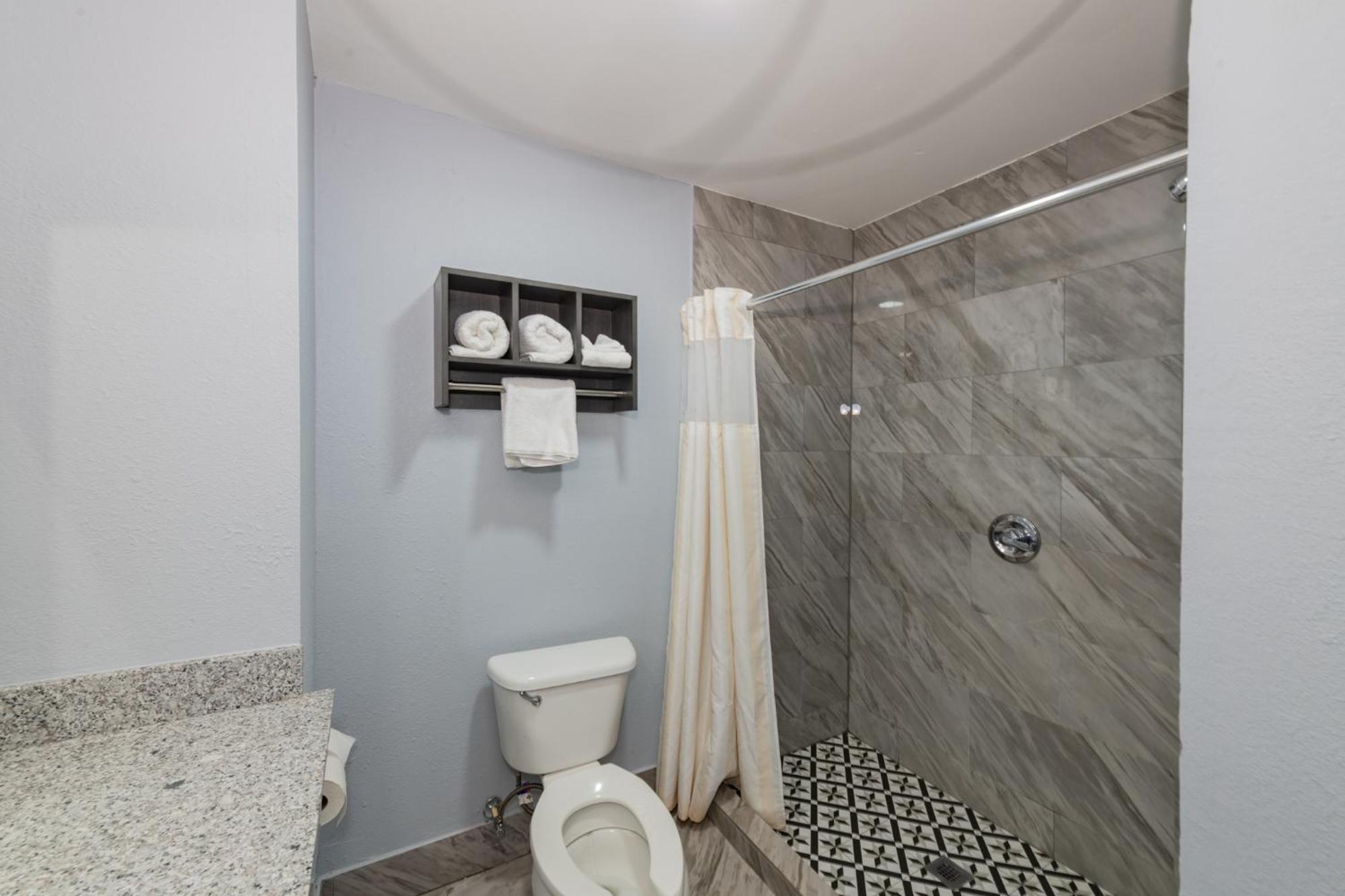 Jamestown Inn & Suites リバーデイル エクステリア 写真