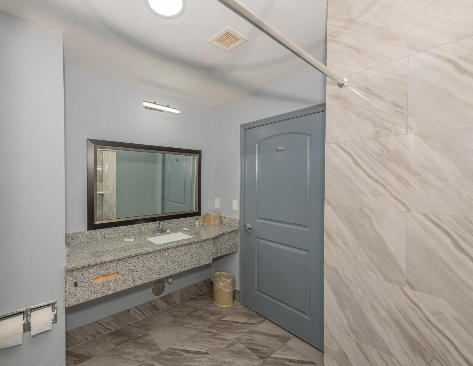 Jamestown Inn & Suites リバーデイル エクステリア 写真