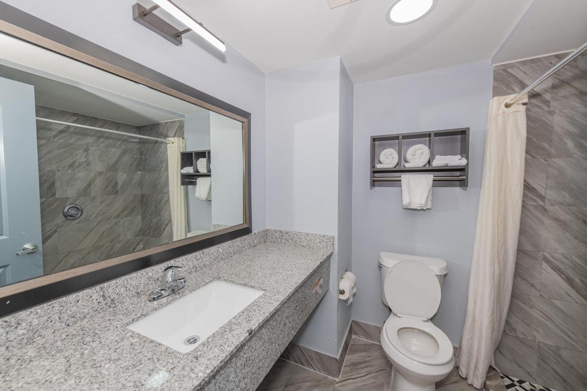 Jamestown Inn & Suites リバーデイル エクステリア 写真