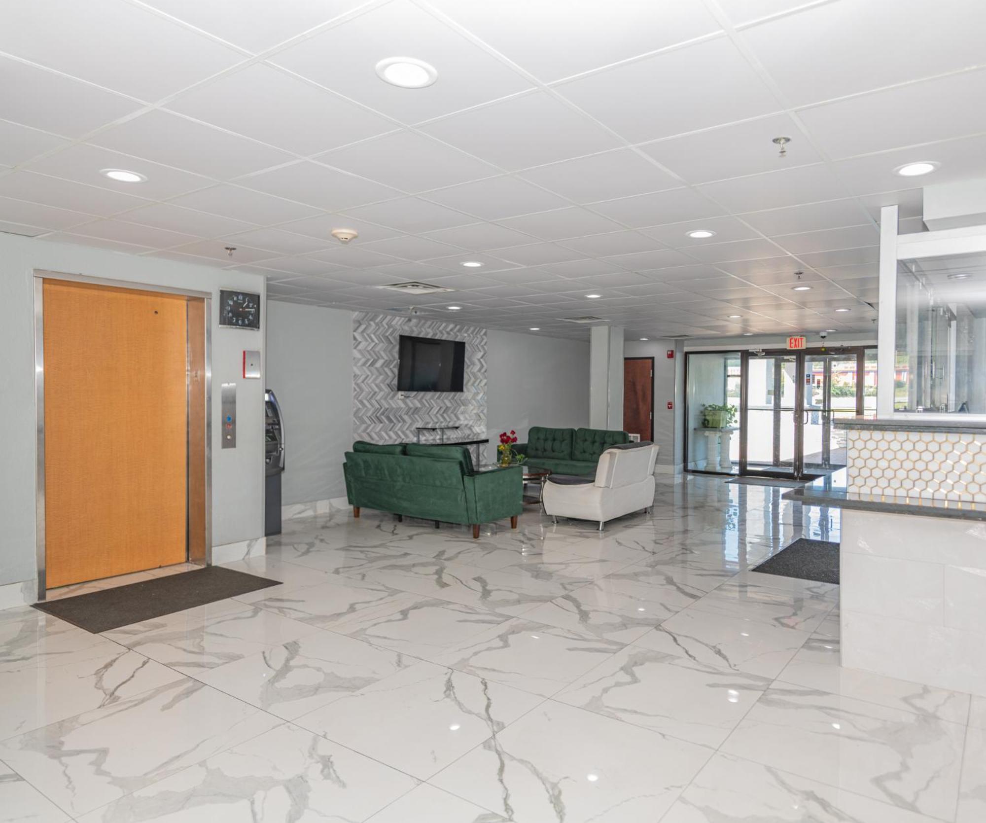 Jamestown Inn & Suites リバーデイル エクステリア 写真